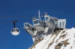 The new rotating lift now makes getting to the top of the Mirror d' Glace glacier run and the Tula glacier much much quicker and easier... a huge improvement for Courmie!