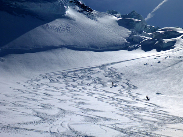 s monte rosa grantz glacier sunlight tracks