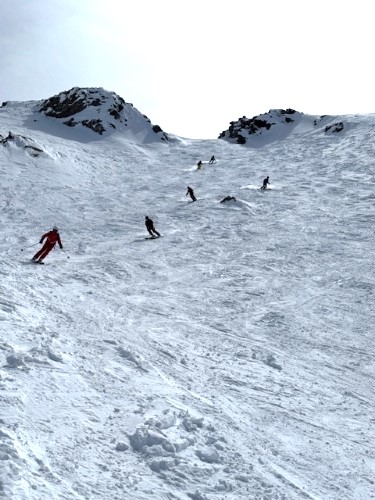pano with multi skiers